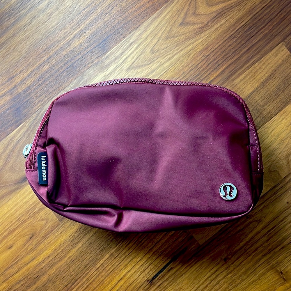 lululemon Everywhere Belt Bag Red Merlot - Picture 5 of 7